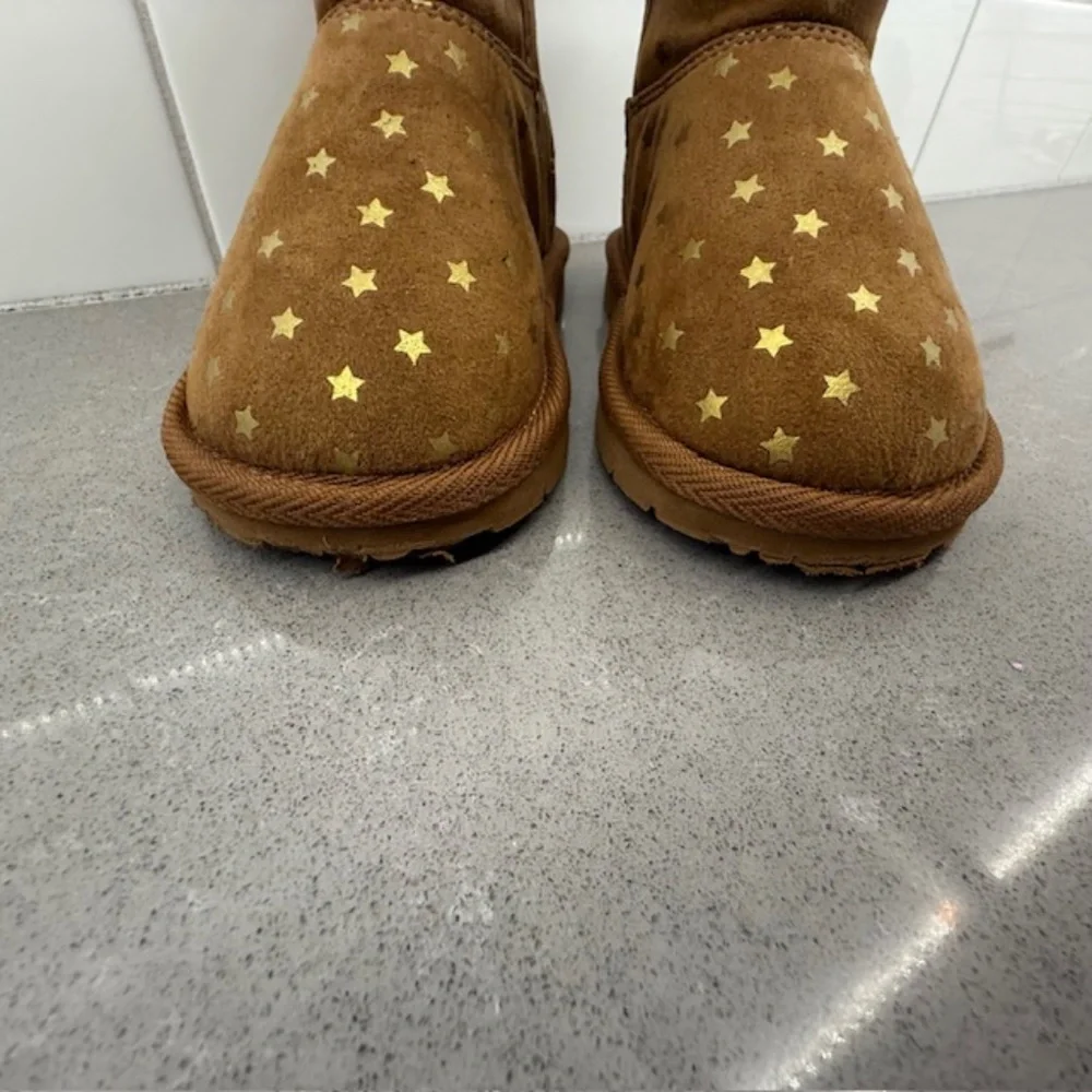 Gap Little Girl Faux Sherpa Brown Gold Star Print Gold Boots Sz 10 Worn 2x